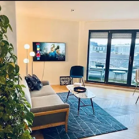 Appartement Comfortable One Bedroom In Center With Parking And Terrace
